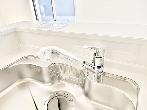 いつでも清潔なおいしいお水を。一つの水栓で水道水と浄水を使い分け。