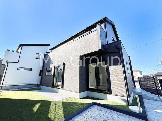 堂々完成！たっぷりの陽光と開放感に包まれる明るい住まい。 