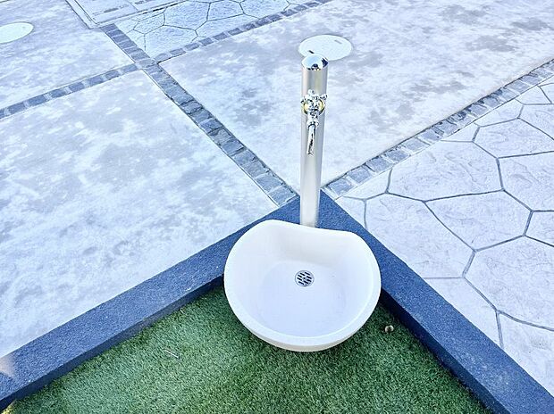 外水栓があると、庭のお手入れやちょっとした手洗い・洗車に便利です!