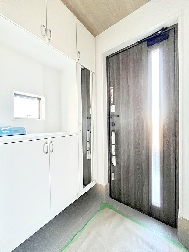 飾り棚を利用して、お越しいただくお客様をおもてなしできます。