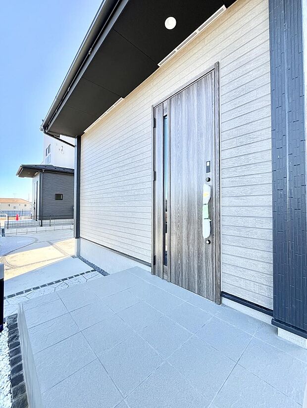 大切な家族、来客を出迎える玄関。