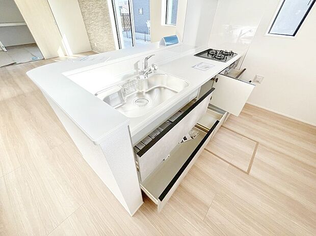 使いやすさを優先したスライド式収納タイプ！