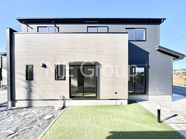 洗練された外観、上質な住空間が広がる室内は永く安心して過ごせる住居です。