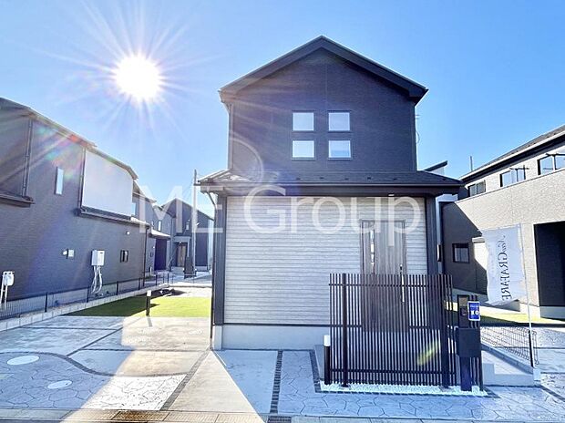 溢れる陽光でご家族の笑顔も輝く