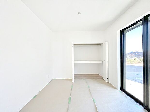 柔らかい畳の空間は、お子様の遊び場や来客時のおもてなしの場所として重宝します。 