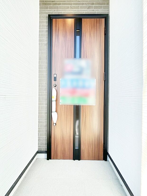 住まいの顔を演出する、玄関ドア。