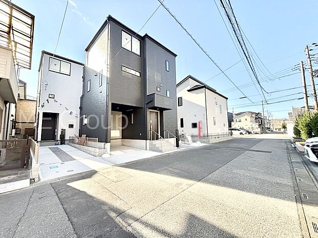 前面道路はきちんと整備されています  