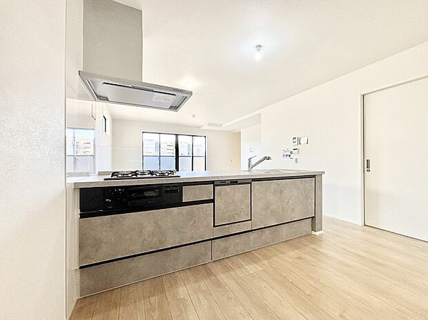 料理をしながらでもご家族との会話を楽しめる対面キッチン