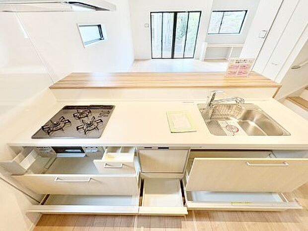 使いやすさを優先したスライド式収納タイプ!