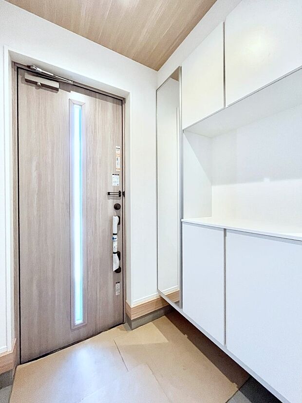 飾り棚を利用して、お越しいただくお客様をおもてなしできます。