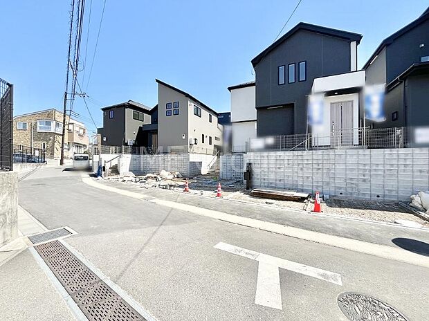 見通しの良さとともに、街並みに開放感を与えてくれます。