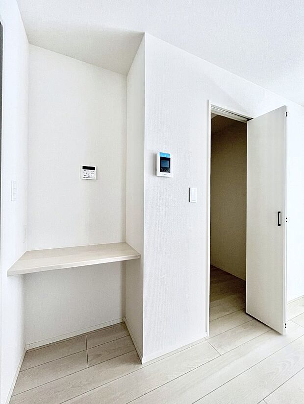 キッチン横にカウンターを設置