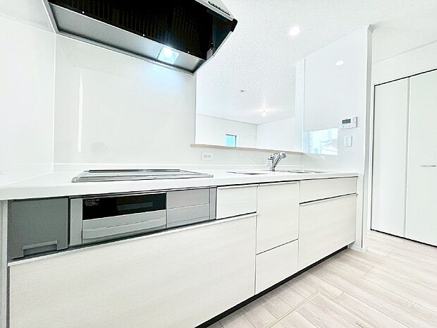 リビングで遊ぶお子様を見守りながらお料理ができる対面キッチン