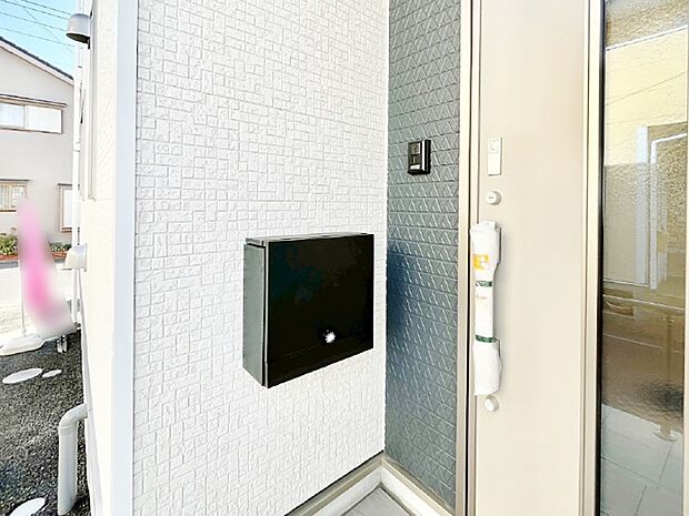 シンプルデザインのポスト。