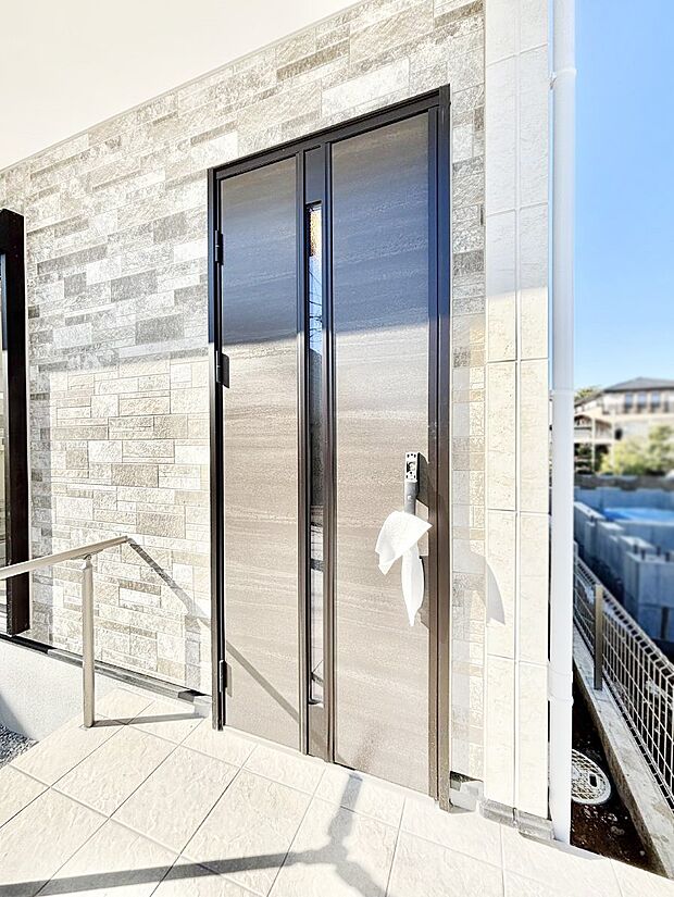 住まいの顔を演出する、玄関ドア。