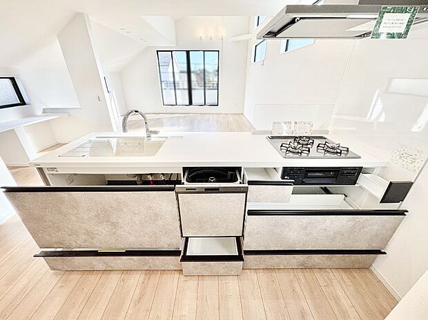 使いやすさを優先したスライド式収納タイプ！