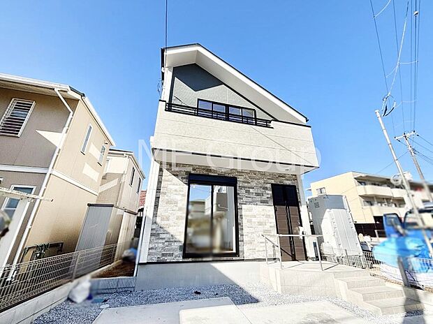 シンプルで落ち着きのある建物は住むかたの個性でオリジナルなものになっていきます。