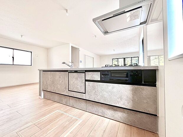 料理をしながらでもご家族との会話を楽しめる対面キッチン