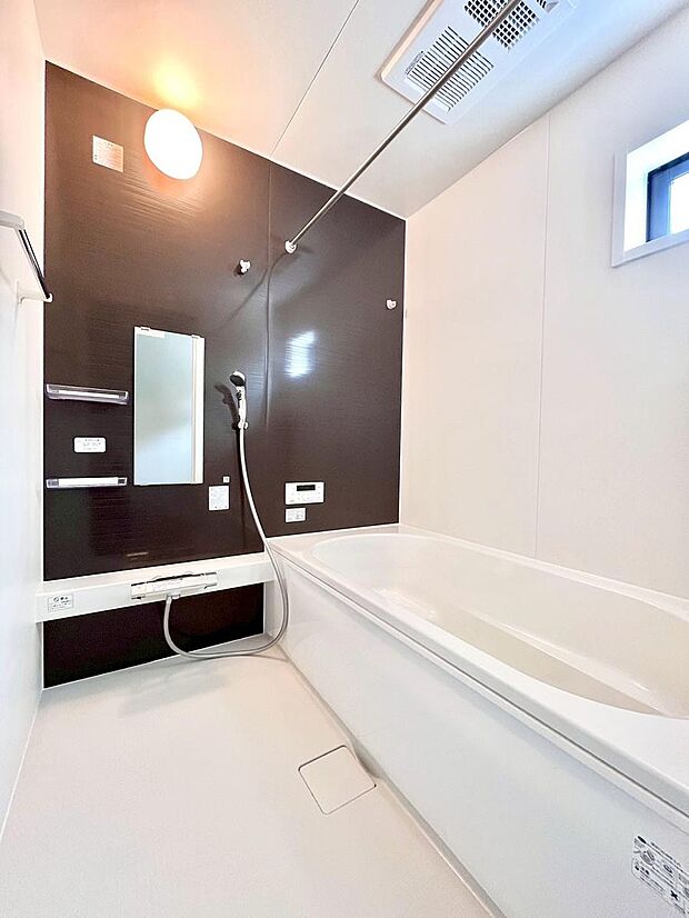 落ち着いた雰囲気でゆっくりお寛ぎいただけるバスルーム