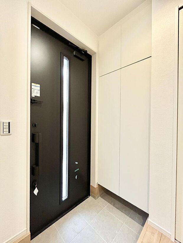 明るい玄関はお客様をお出迎えするのにぴったりです!