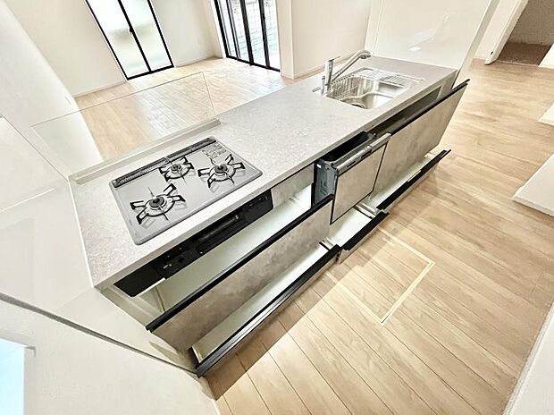 使いやすさを優先したスライド式収納タイプ!