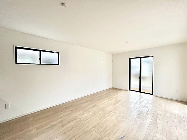 家族の笑顔が自然と生まれてくる、そんな雰囲気のダイニングに仕上がっています。