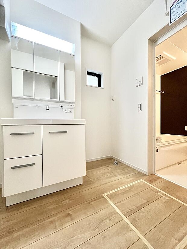 清潔感のある快適空間です。毎日の身支度も気持ち良くお使い頂けます。