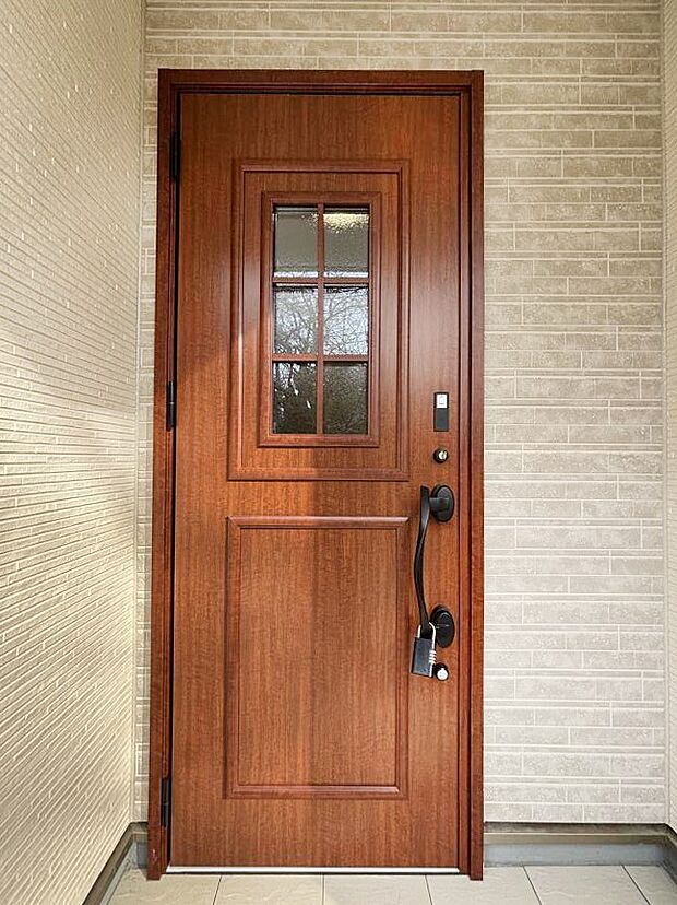 大切な家族、来客を出迎える玄関。