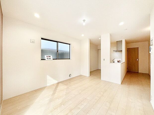 家族団らんの時間も増えそうなくつろぎのリビングダイニング。