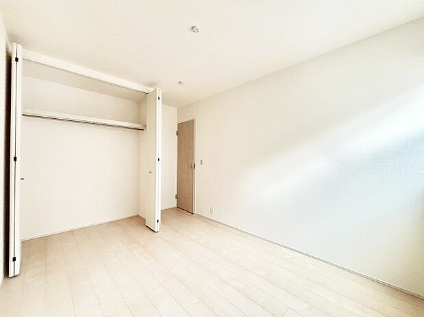 子供部屋にもおすすめな収納スペースたっぷりの居室