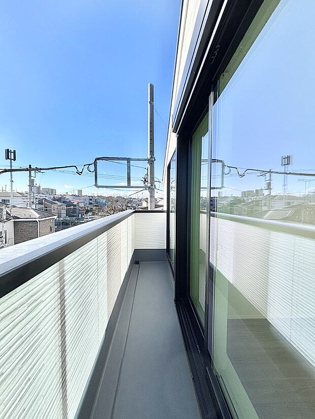ゆったりバルコニーだから沢山お洗濯ものを干せます。