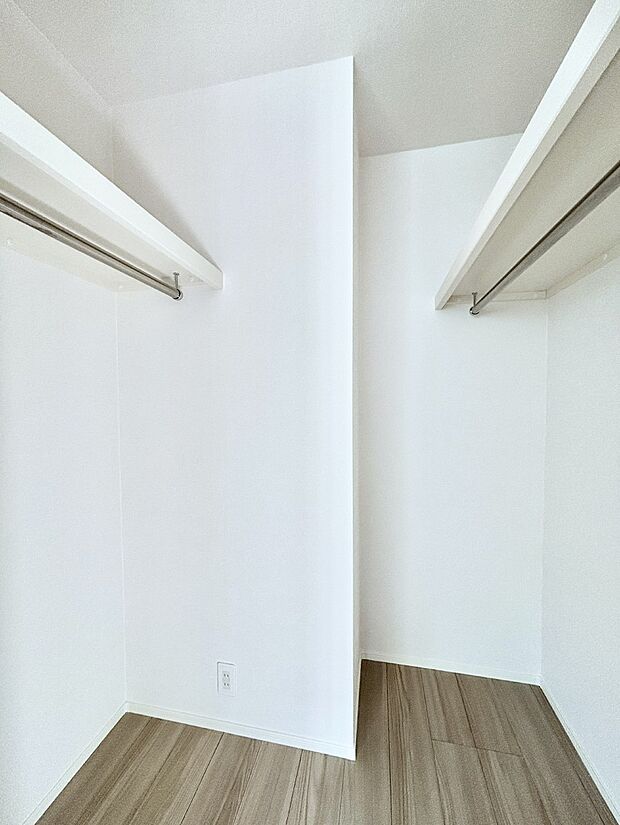 ウォークインクローゼット付きで生活空間を広く利用できます。