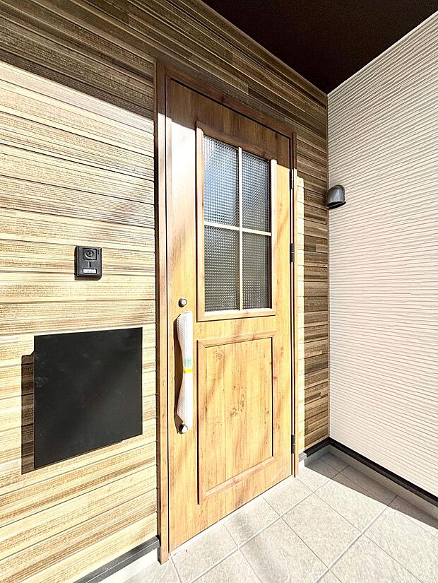 大切な家族、来客を出迎える玄関。