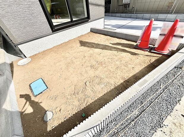 ガーデニングや家庭菜園も楽しめるお庭付き。