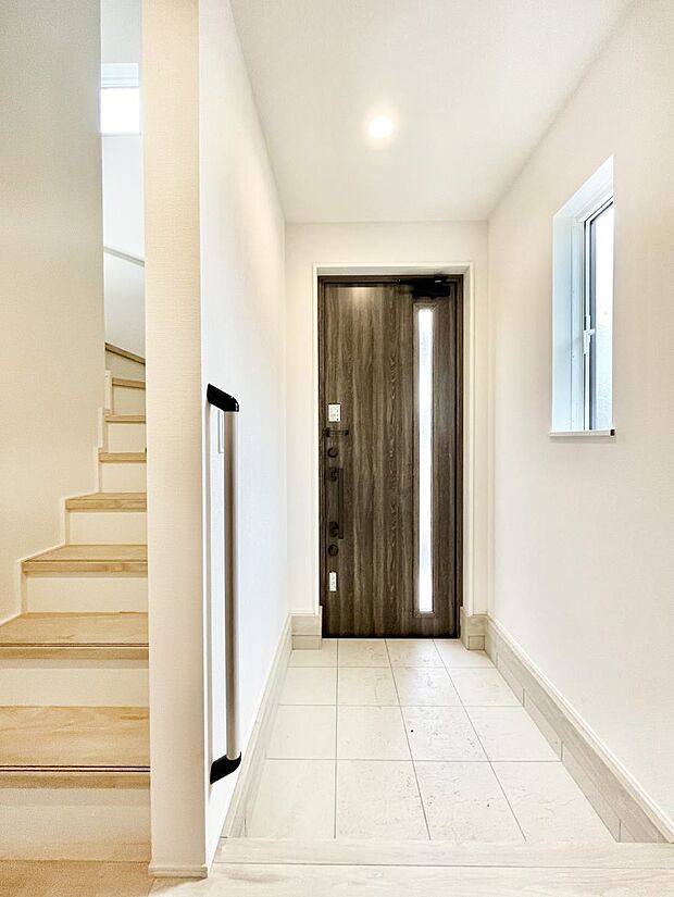 明るい玄関はお客様をお出迎えするのにぴったりです!