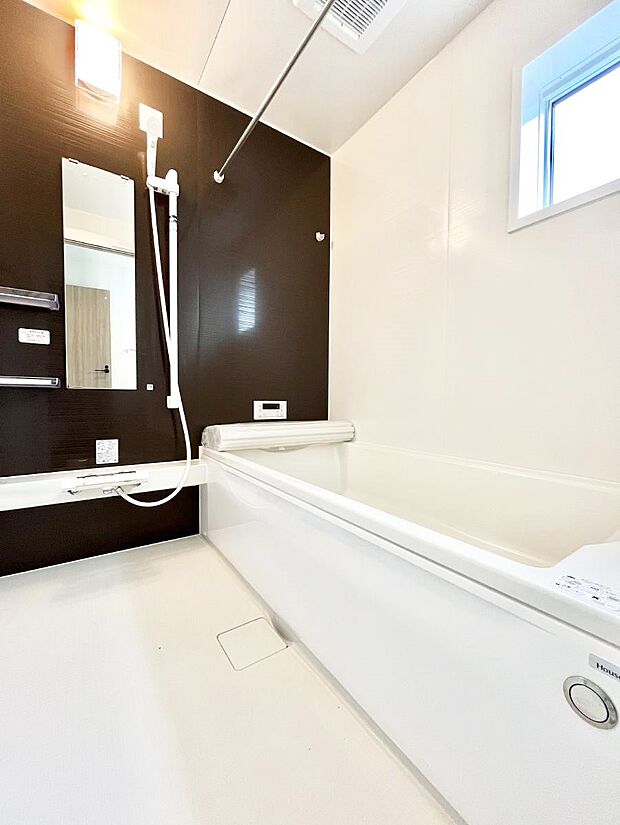 落ち着いた雰囲気でゆっくりお寛ぎいただけるバスルーム