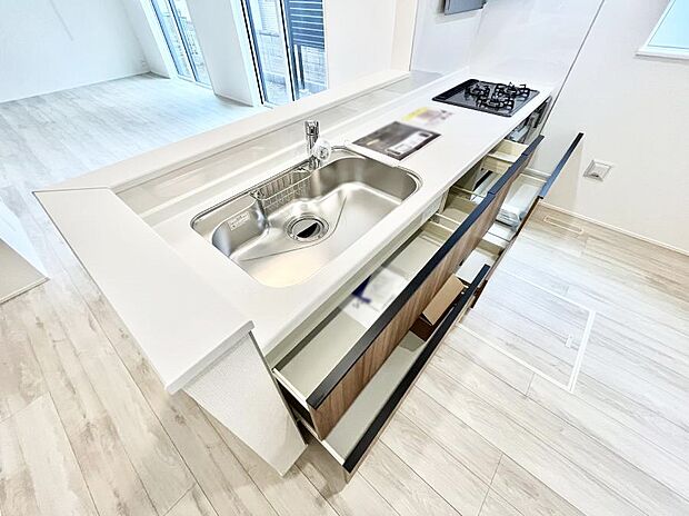 使いやすさを優先したスライド式収納タイプ!