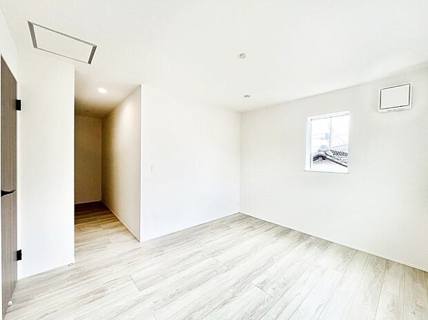 ウォークインクローゼットがあるお部屋!季節ごとの入れ替えも不要で便利です。