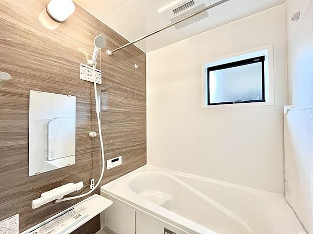 落ち着いた雰囲気でゆっくりお寛ぎいただけるバスルーム