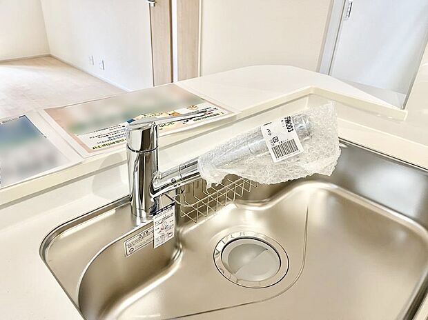 広々としたシンクでお料理やお皿洗いもラクラク快適に！