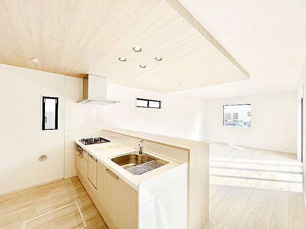 ご家族の会話弾む対面キッチン。お料理中のパパママもご家族と過ごす時間が増えそう!