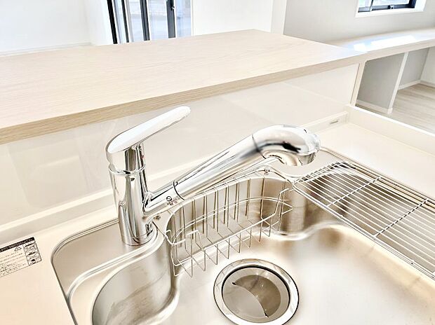 いつでも清潔なおいしいお水を。一つの水栓で水道水と浄水を使い分け。