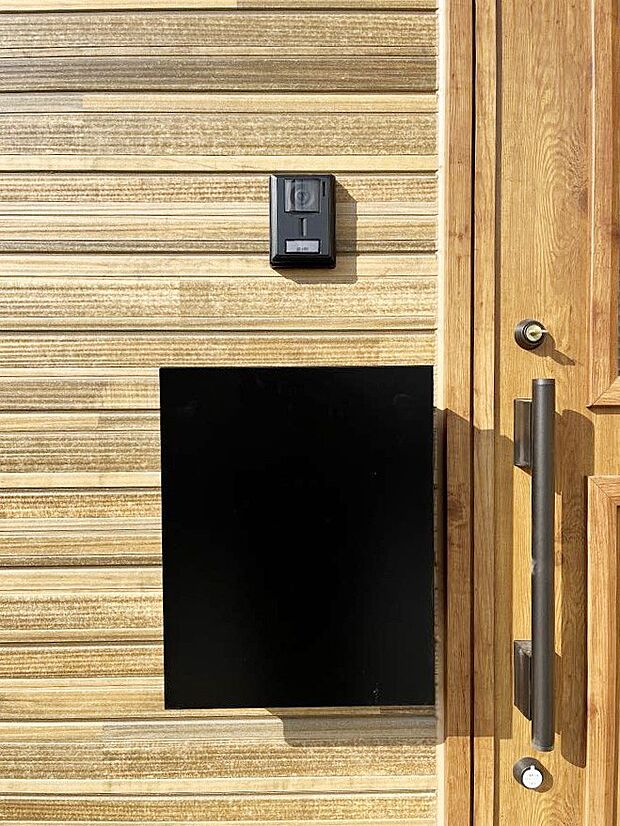 大切な郵便物の盗難を防止してくれるダイヤル錠付きのポスト