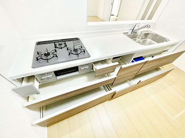 使いやすさを優先したスライド式収納タイプ!