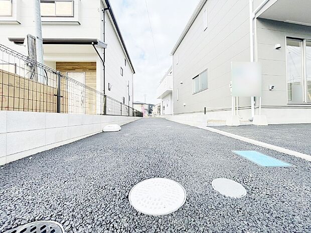 カースペースは2台駐車可。セカンドカーや来客時に便利です！