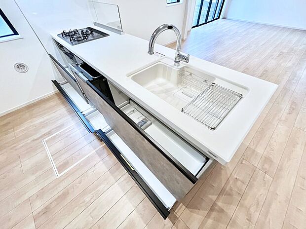 使いやすさを優先したスライド式収納タイプ!