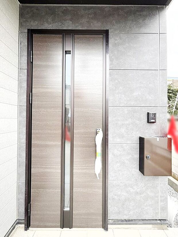 住まいの顔を演出する、玄関ドア。