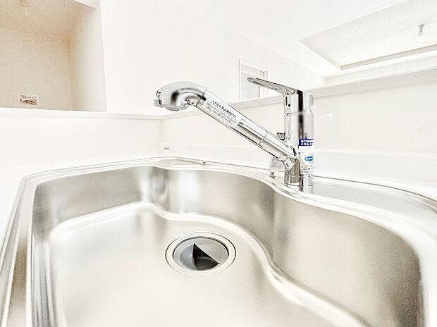 いつでも清潔なおいしいお水を。一つの水栓で水道水と浄水を使い分け。