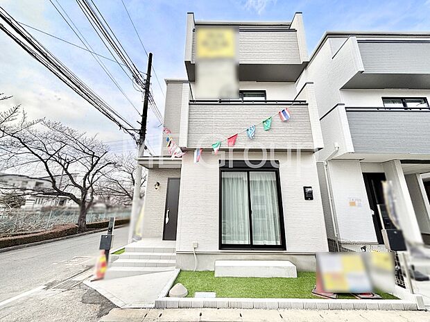 シンプルで落ち着きのある建物は住むかたの個性でオリジナルなものになっていきます。