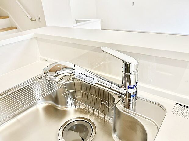 いつでも清潔なおいしいお水を。一つの水栓で水道水と浄水を使い分け。